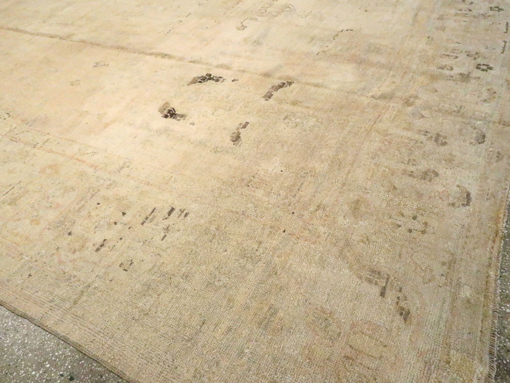 Antique Turkish Oushak Carpet, No.16581 - Galerie Shabab