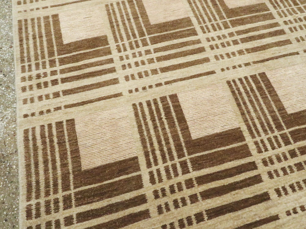 Modernist Persian Tabriz Carpet, No.16602 - Galerie Shabab