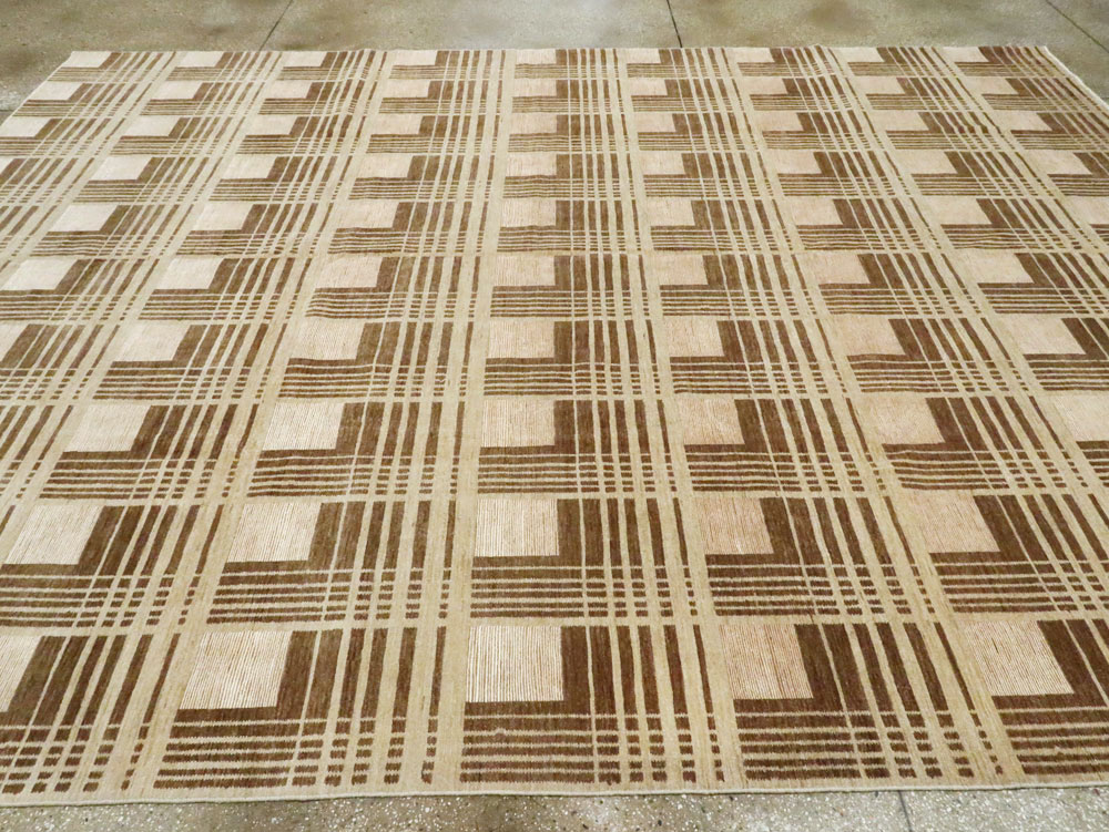 Modernist Persian Tabriz Carpet, No.16602 - Galerie Shabab