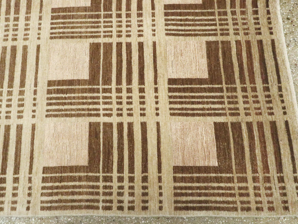 Modernist Persian Tabriz Carpet, No.16602 - Galerie Shabab