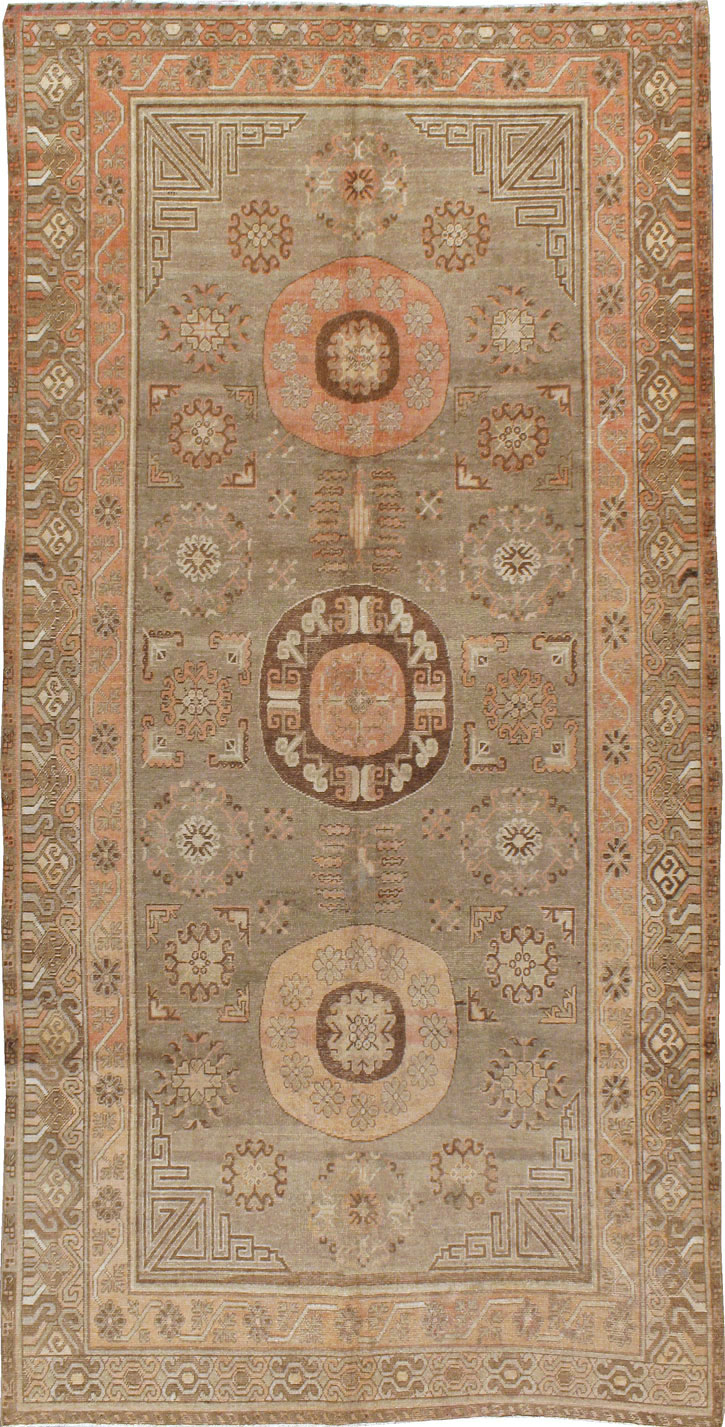 Vintage East Turkestan Khotan Carpet, No.16880 - Galerie Shabab