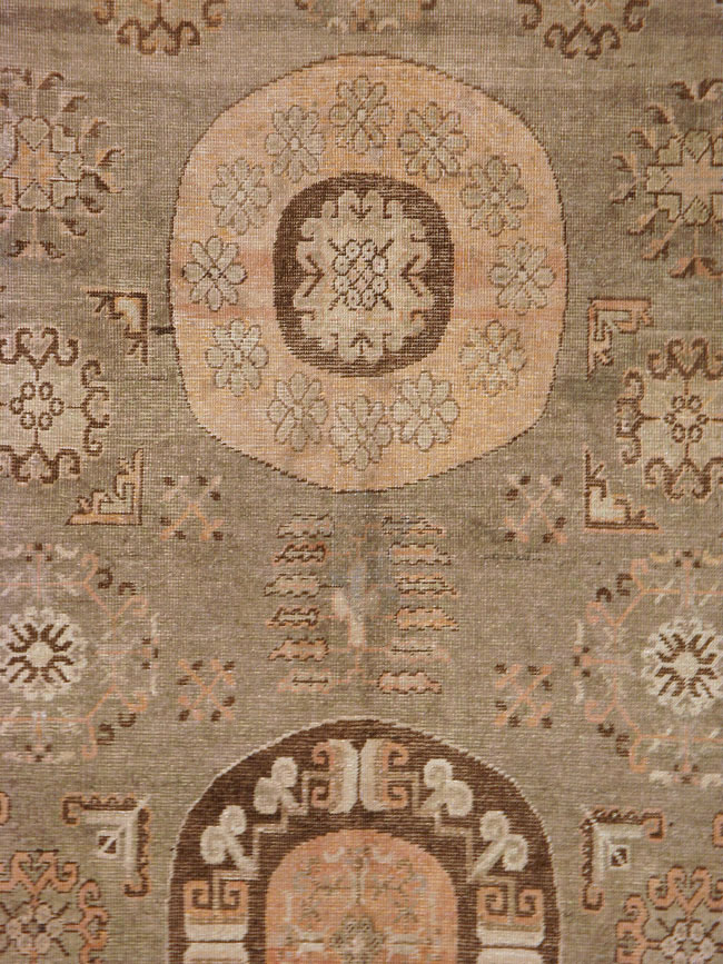 Vintage East Turkestan Khotan Carpet, No.16880 - Galerie Shabab