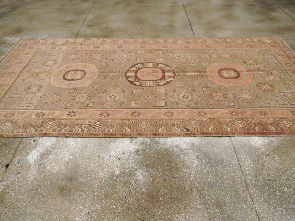 Vintage East Turkestan Khotan Carpet, No.16880 - Galerie Shabab