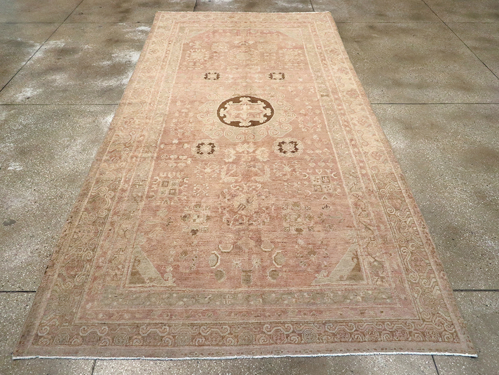 Vintage East Turkestan Khotan Carpet, No.16902 - Galerie Shabab