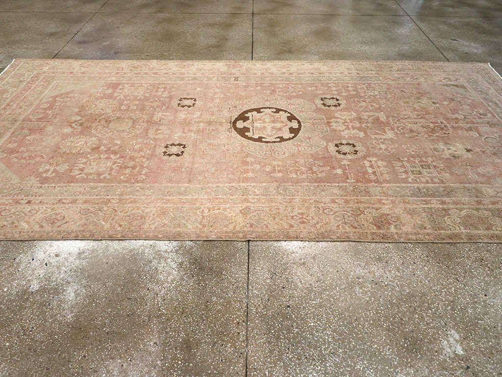 Vintage East Turkestan Khotan Carpet, No.16902 - Galerie Shabab