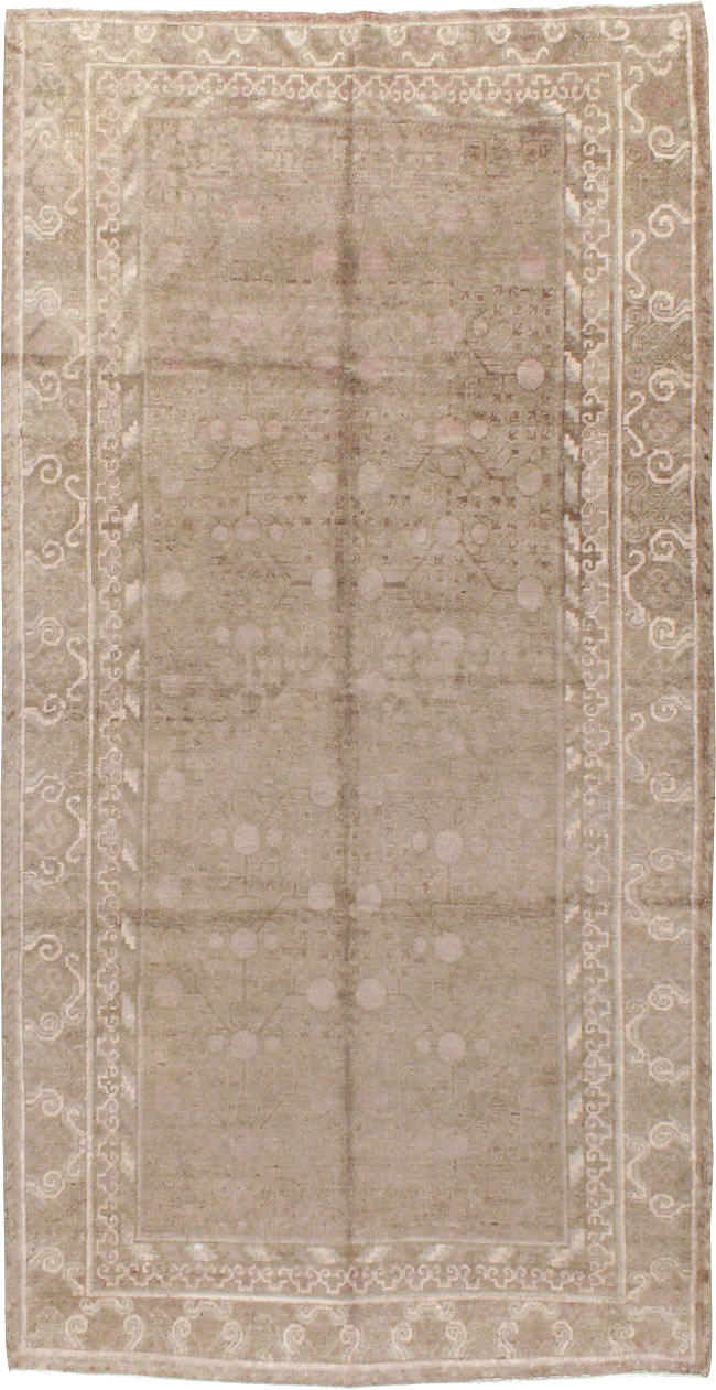 Vintage East Turkestan Khotan Carpet, No.16912 - Galerie Shabab
