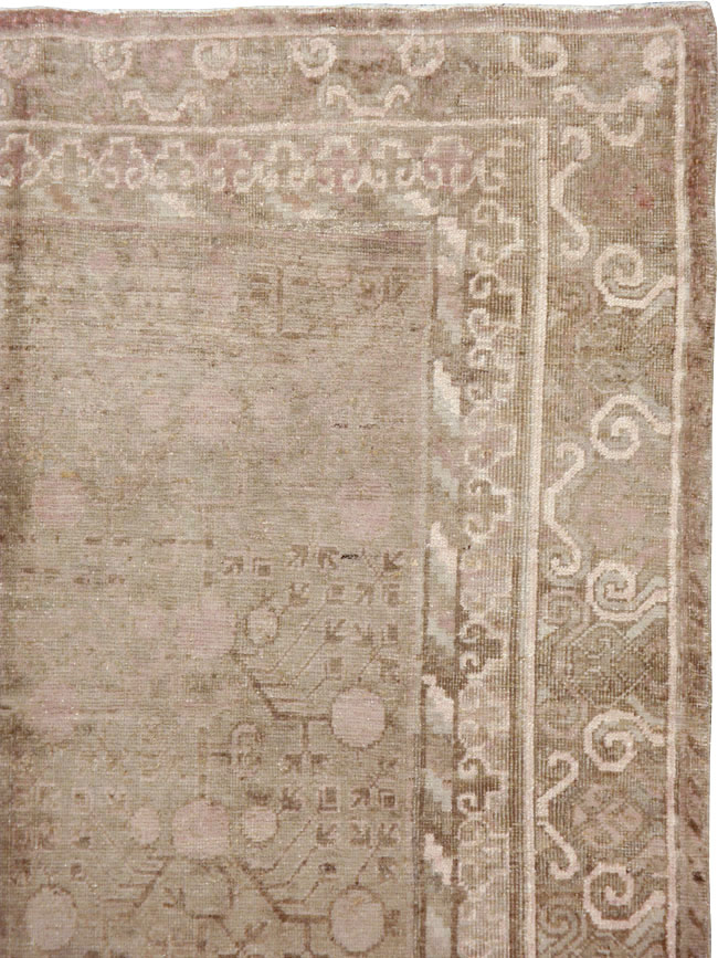 Vintage East Turkestan Khotan Carpet, No.16912 - Galerie Shabab