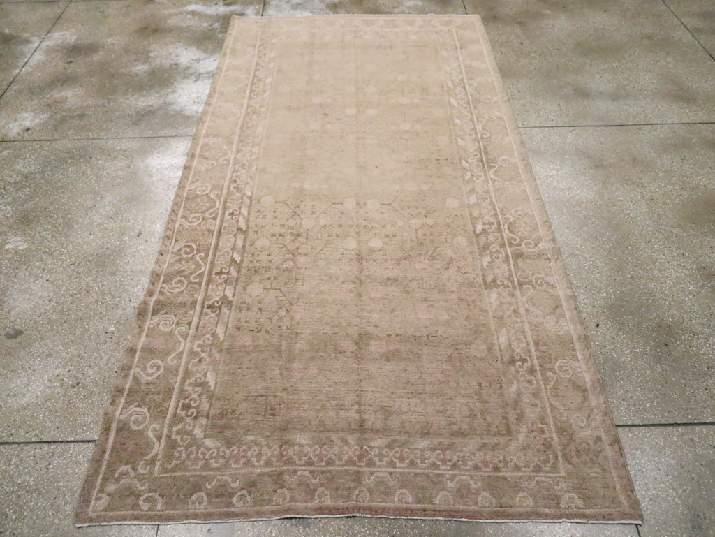Vintage East Turkestan Khotan Carpet, No.16912 - Galerie Shabab