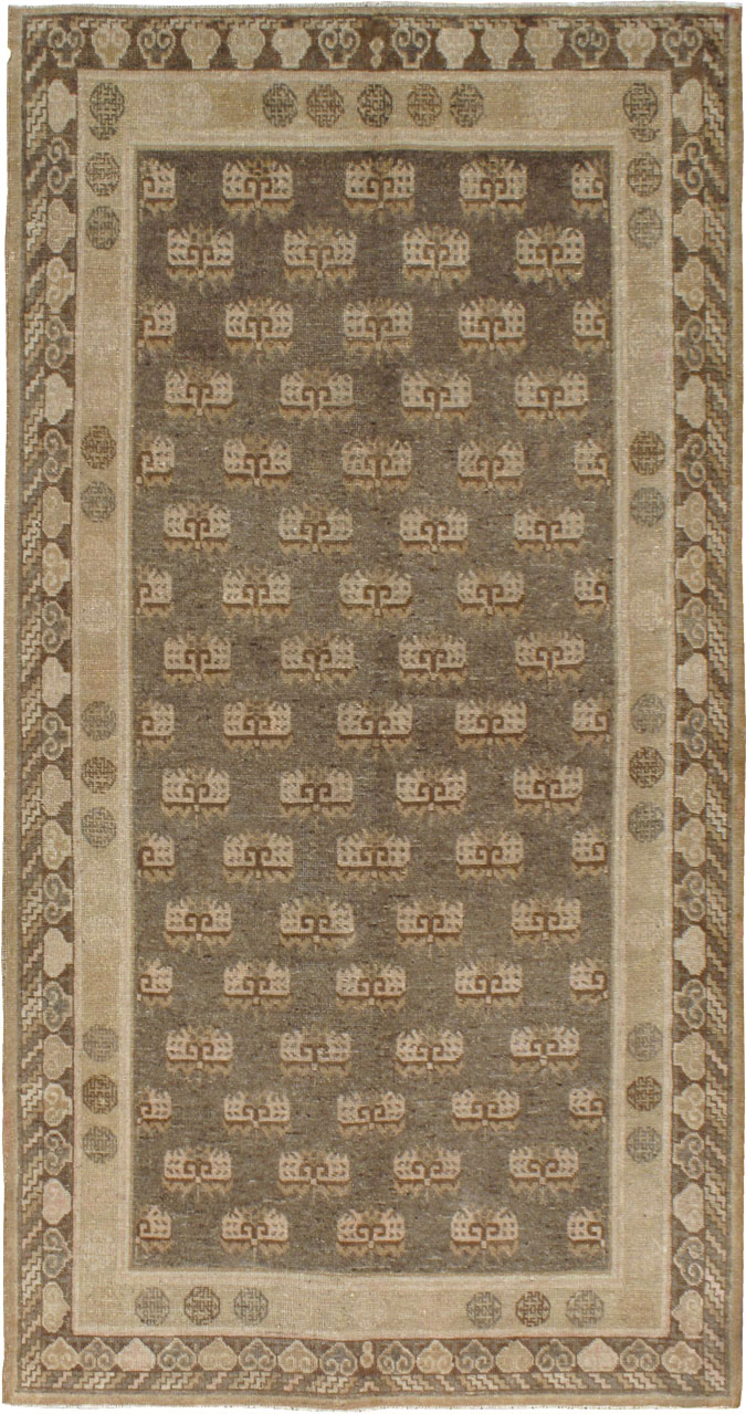 Vintage East Turkestan Khotan Carpet, No.16914 - Galerie Shabab