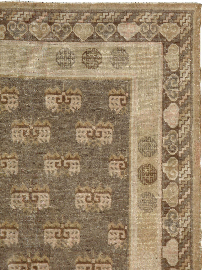 Vintage East Turkestan Khotan Carpet, No.16914 - Galerie Shabab