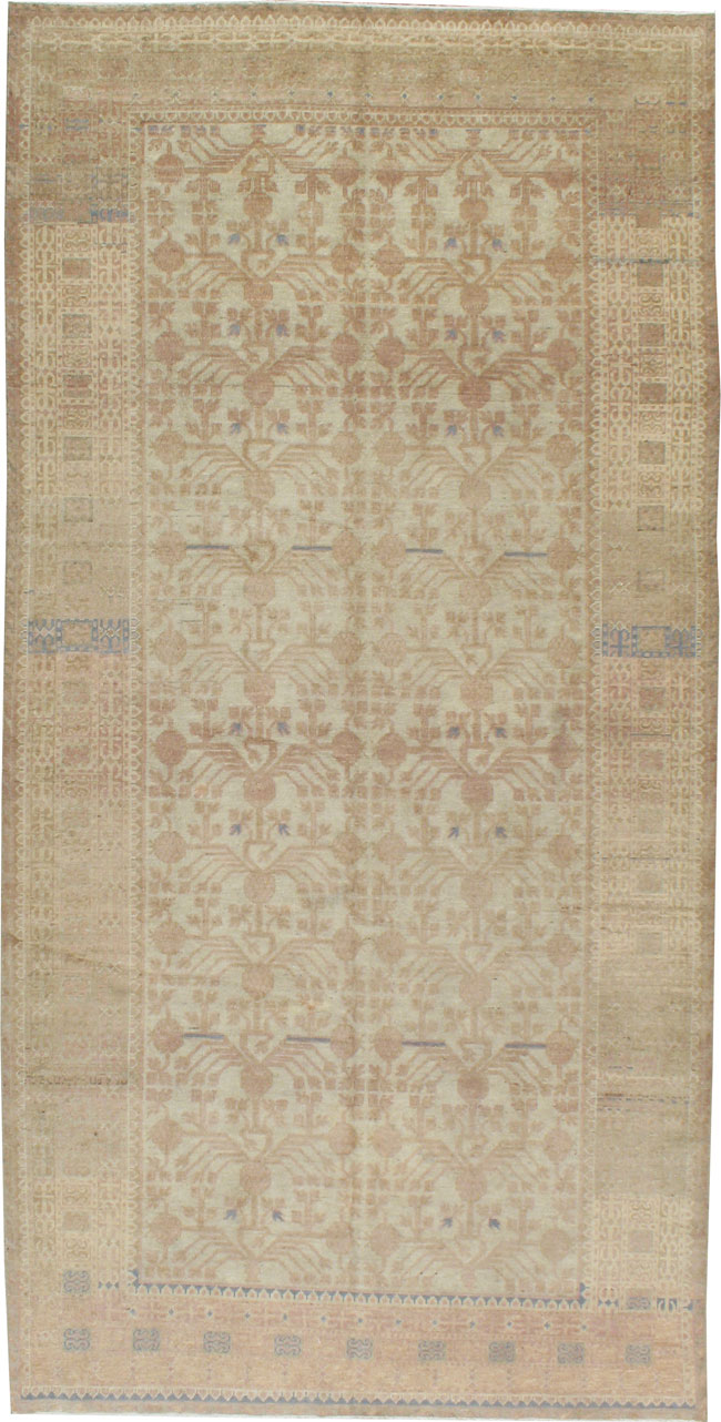 Antique Khotan Gallery Carpet, No.16925 - Galerie Shabab