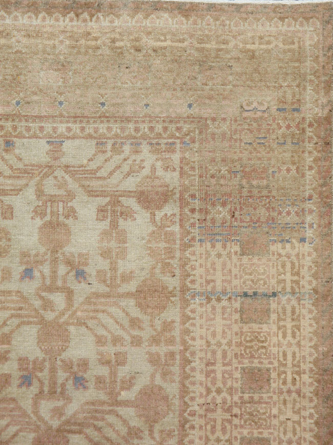 Antique Khotan Gallery Carpet, No.16925 - Galerie Shabab