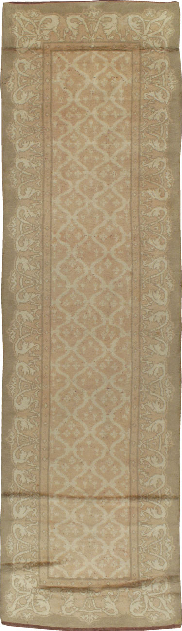 A European Runner, No.16943 - Galerie Shabab