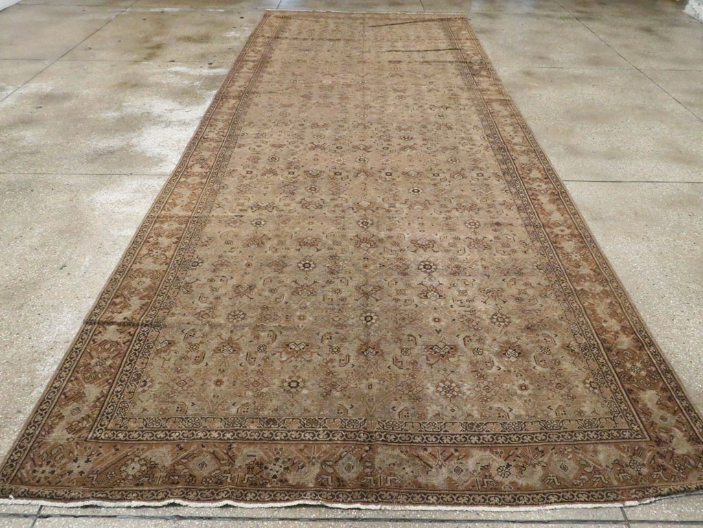 Antique Persian Malayer Gallery Carpet, No.16947 - Galerie Shabab