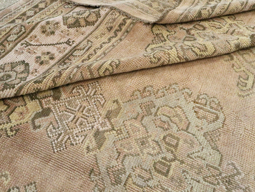 Antique Turkish Oushak Carpet, No.16956 - Galerie Shabab