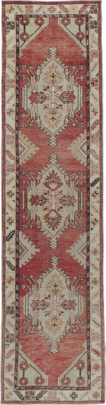 An Oushak Runner, No.16978 - Galerie Shabab