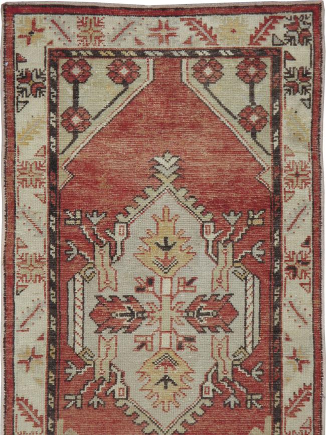 An Oushak Runner, No.16978 - Galerie Shabab