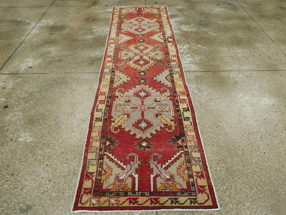 Vintage Turkish Oushak Runner, No.16979 - Galerie Shabab
