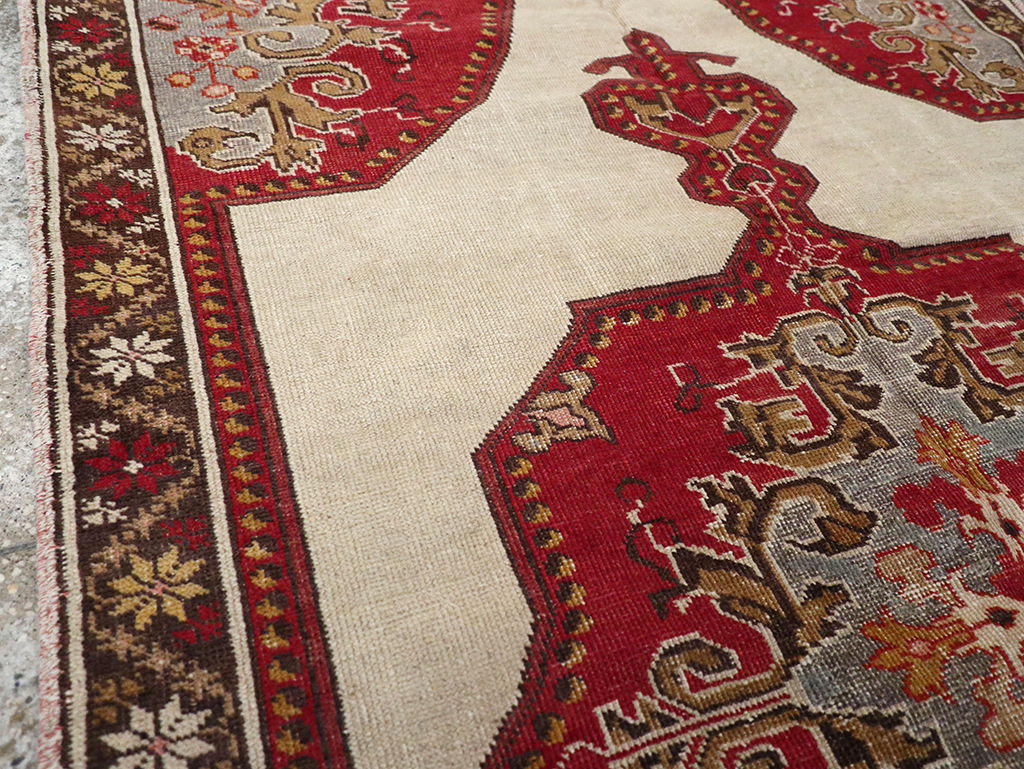 Vintage Turkish Oushak Rug, No.16982 - Galerie Shabab