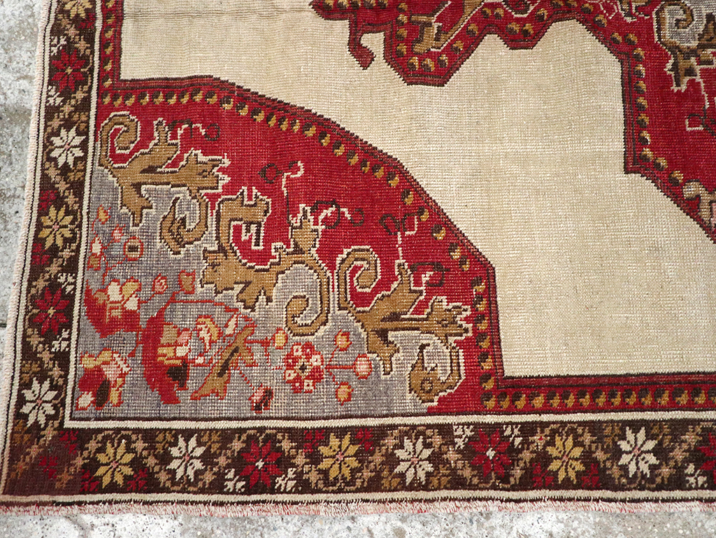Vintage Turkish Oushak Rug, No.16982 - Galerie Shabab