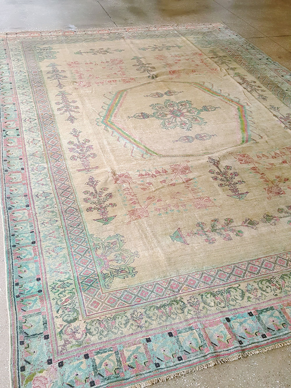 Antique Indian Agra Carpet, No.17052 - Galerie Shabab