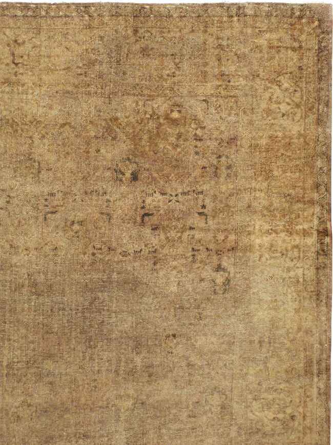 Antique Persian Mahal Distressed Carpet, No.17072 - Galerie Shabab