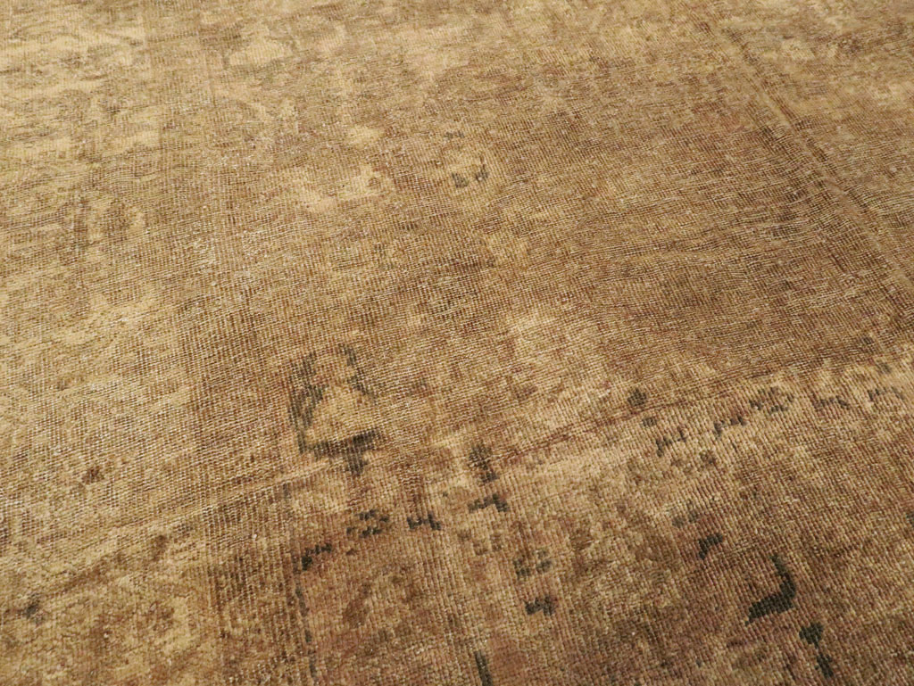 Antique Persian Mahal Distressed Carpet, No.17072 - Galerie Shabab