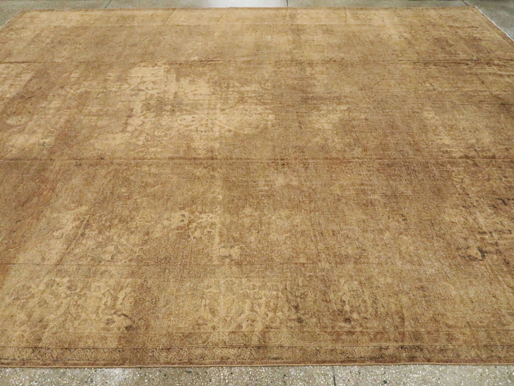 Antique Persian Mahal Distressed Carpet, No.17072 - Galerie Shabab