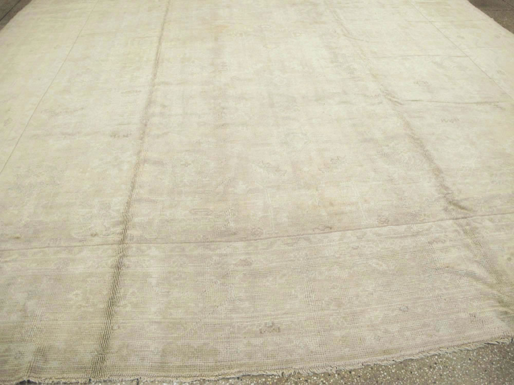 Antique Turkish Oushak Carpet, No.17074 - Galerie Shabab