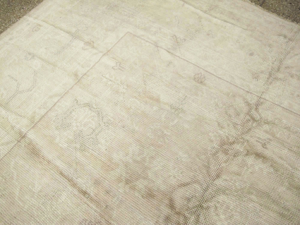 Antique Turkish Oushak Carpet, No.17074 - Galerie Shabab