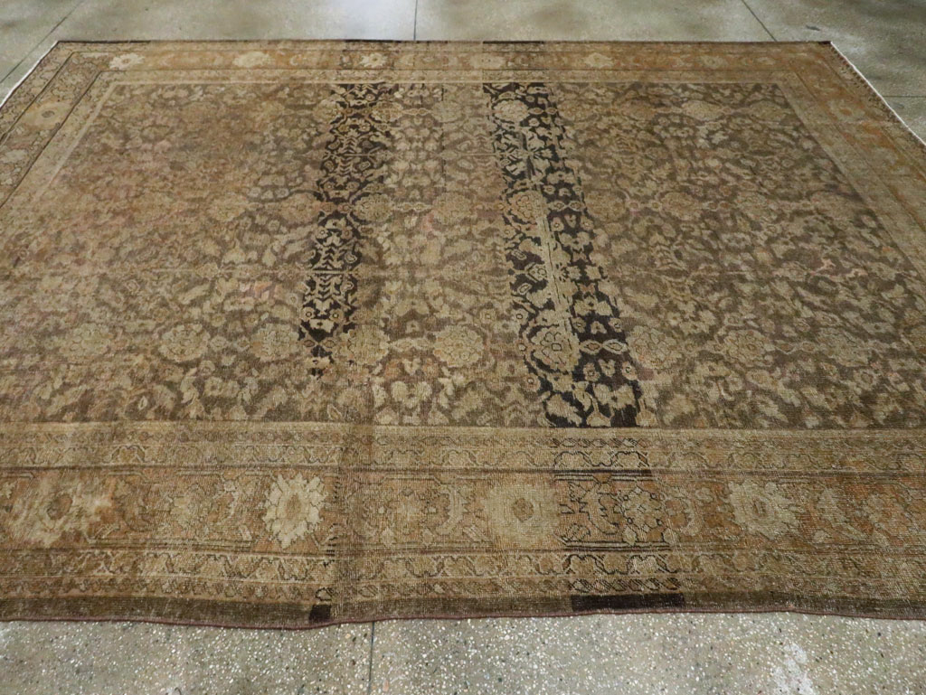 Antique Persian Mahal Distressed Carpet, No.17103 - Galerie Shabab