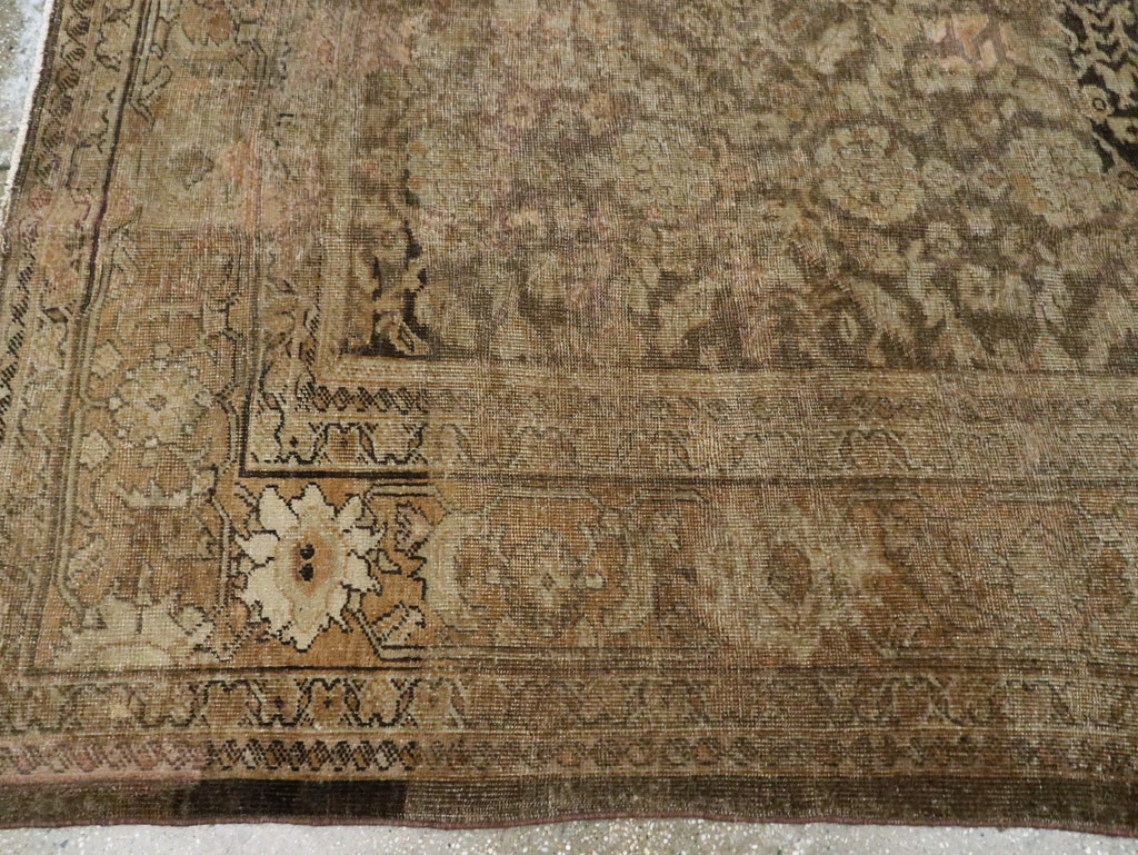 Antique Persian Mahal Distressed Carpet, No.17103 - Galerie Shabab