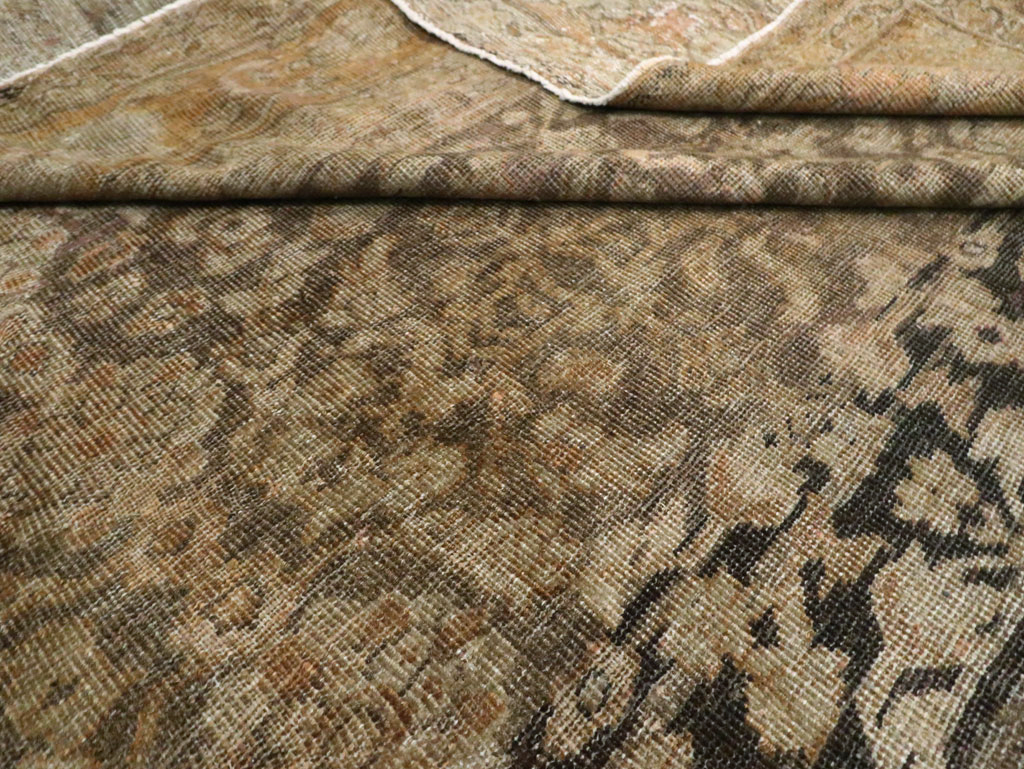 Antique Persian Mahal Distressed Carpet, No.17103 - Galerie Shabab