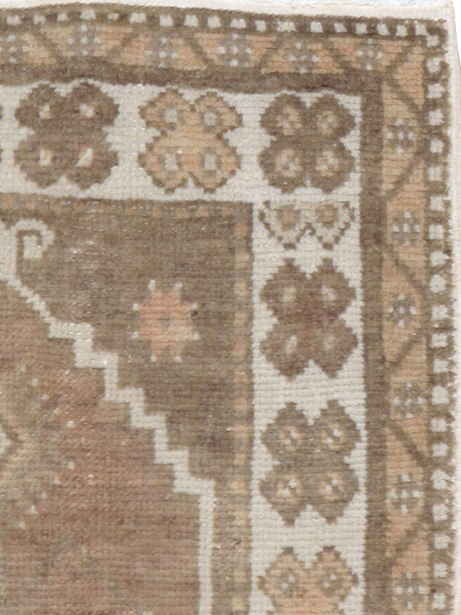 Vintage Turkish Oushak Rug, No.17206 - Galerie Shabab