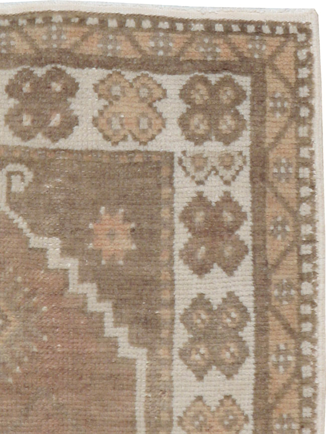 Vintage Turkish Oushak Rug, No.17206 - Galerie Shabab