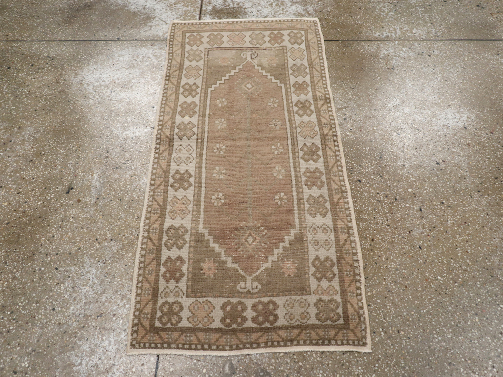 Vintage Turkish Oushak Rug, No.17206 - Galerie Shabab