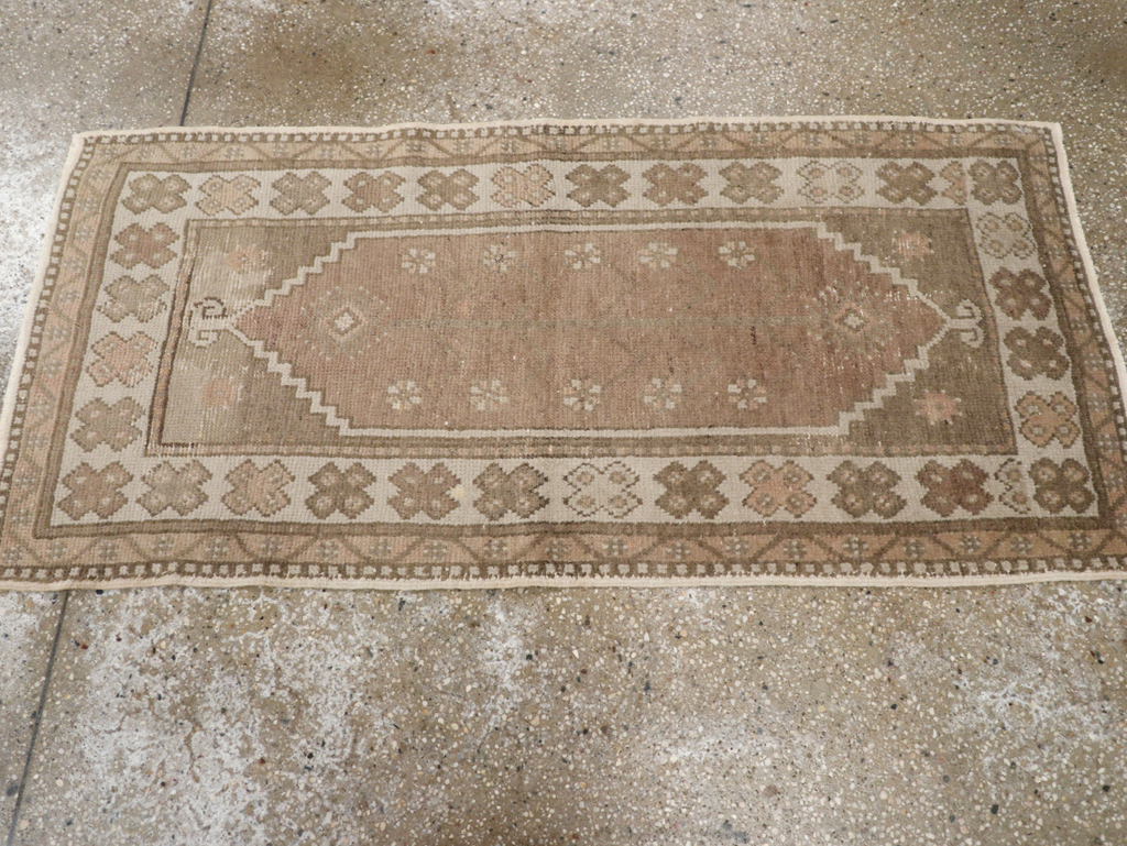 Vintage Turkish Oushak Rug, No.17206 - Galerie Shabab