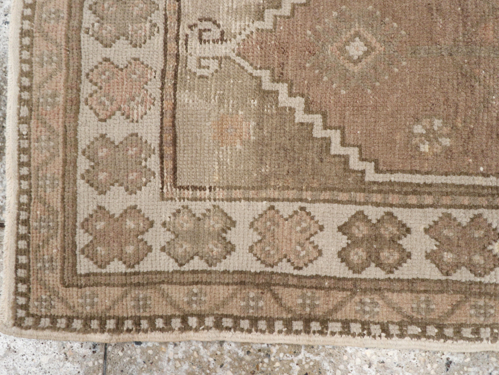 Vintage Turkish Oushak Rug, No.17206 - Galerie Shabab