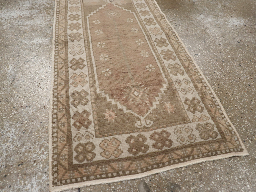 Vintage Turkish Oushak Rug, No.17206 - Galerie Shabab
