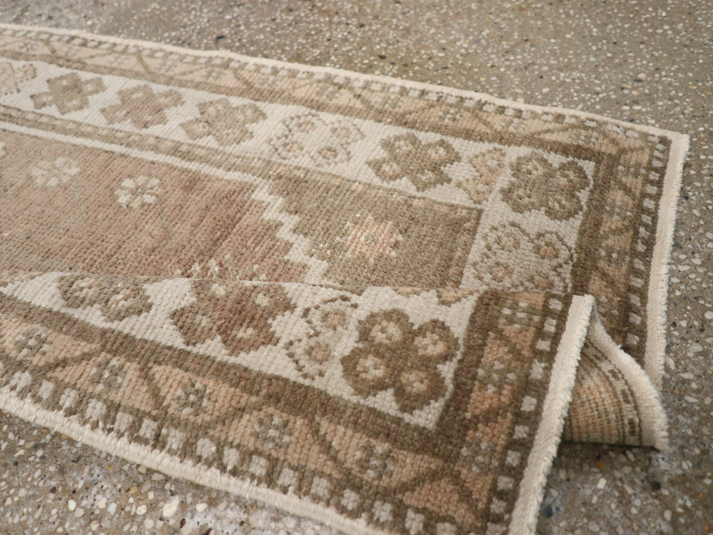 Vintage Turkish Oushak Rug, No.17206 - Galerie Shabab