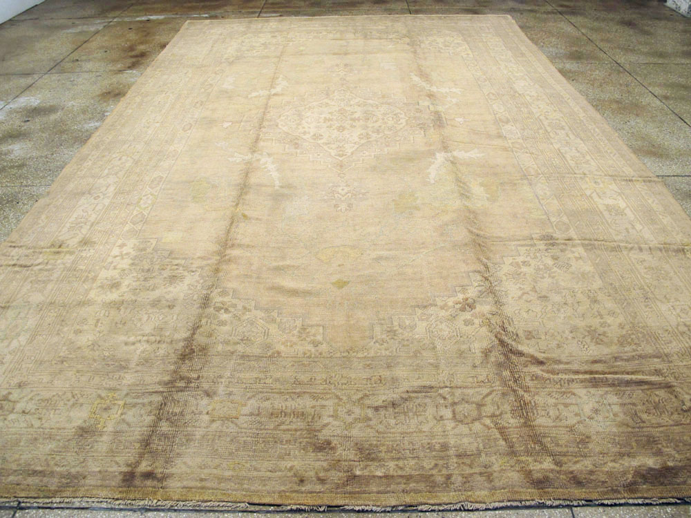 Antique Turkish Oushak Carpet, No.17222 - Galerie Shabab