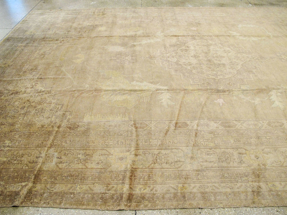Antique Turkish Oushak Carpet, No.17222 - Galerie Shabab
