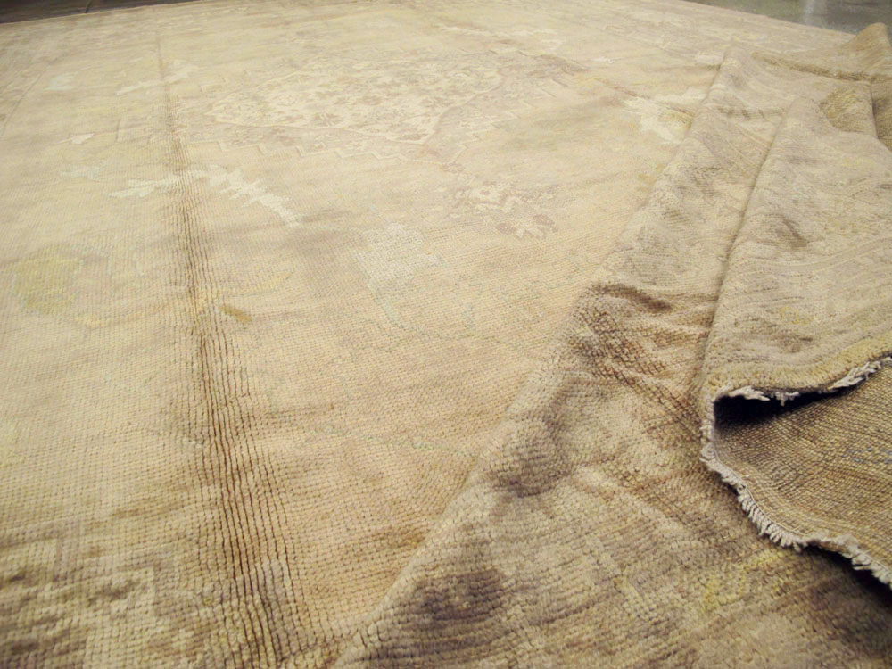 Antique Turkish Oushak Carpet, No.17222 - Galerie Shabab