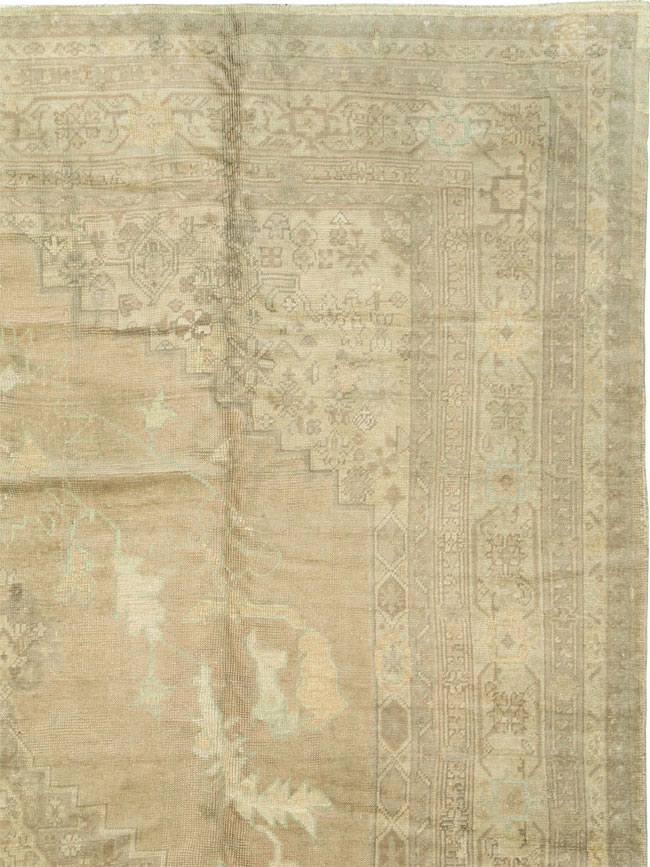 Antique Turkish Oushak Carpet, No.17222 - Galerie Shabab