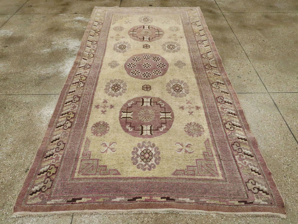 Antique East Turkestan Khotan Gallery Rug, No.17231 - Galerie Shabab