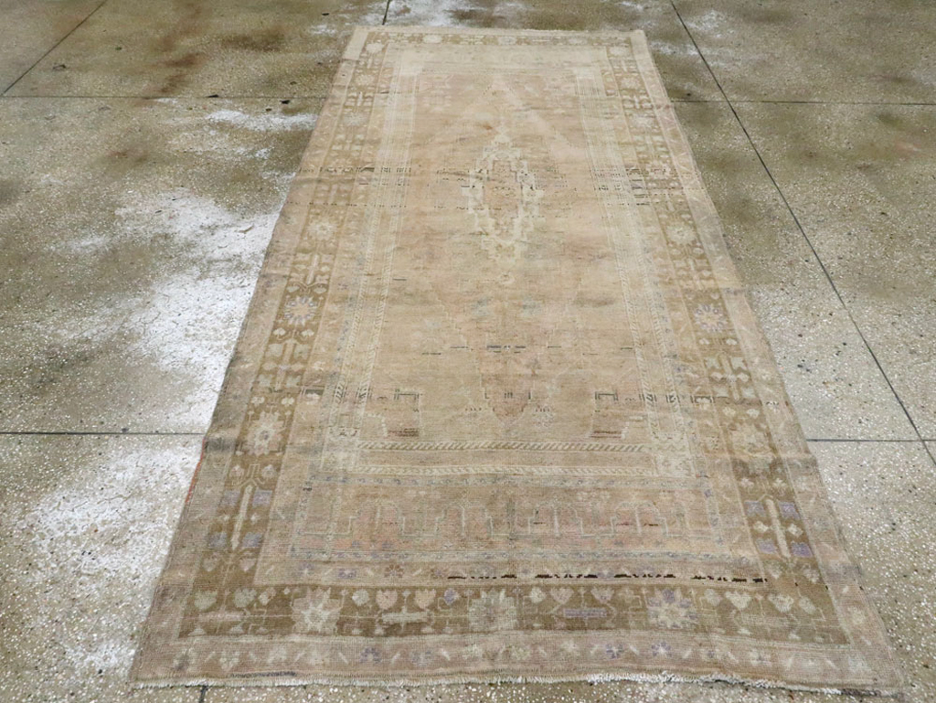Antique Turkish Oushak Carpet, No.17323 - Galerie Shabab