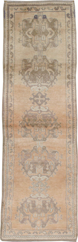 Vintage Turkish Oushak Runner, No.17330 - Galerie Shabab