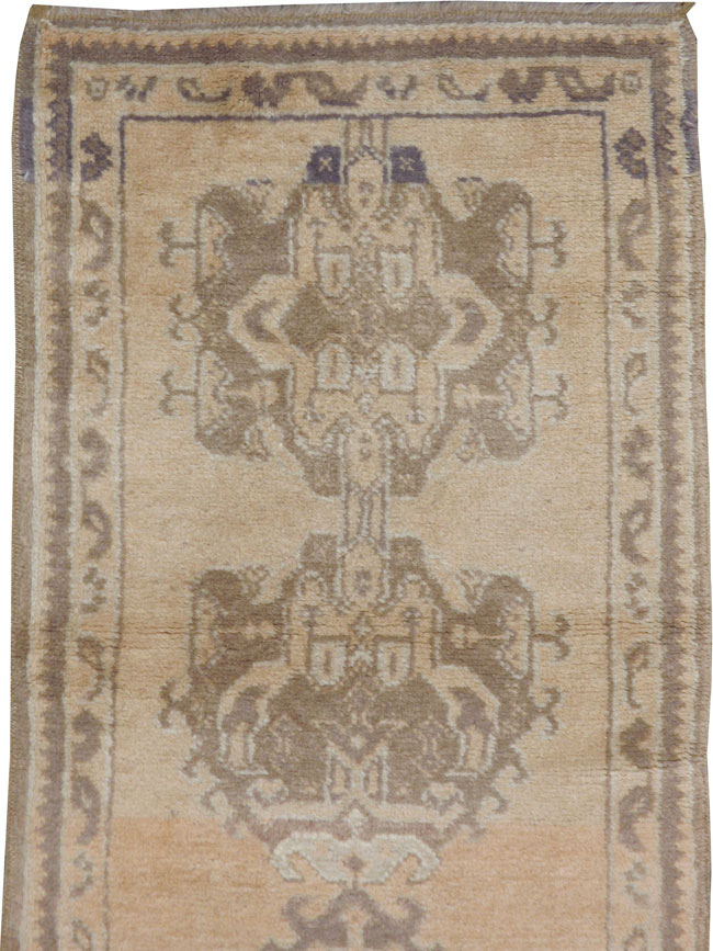 Vintage Turkish Oushak Runner, No.17330 - Galerie Shabab
