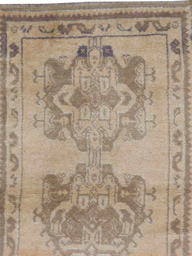 Vintage Turkish Oushak Runner, No.17330 - Galerie Shabab