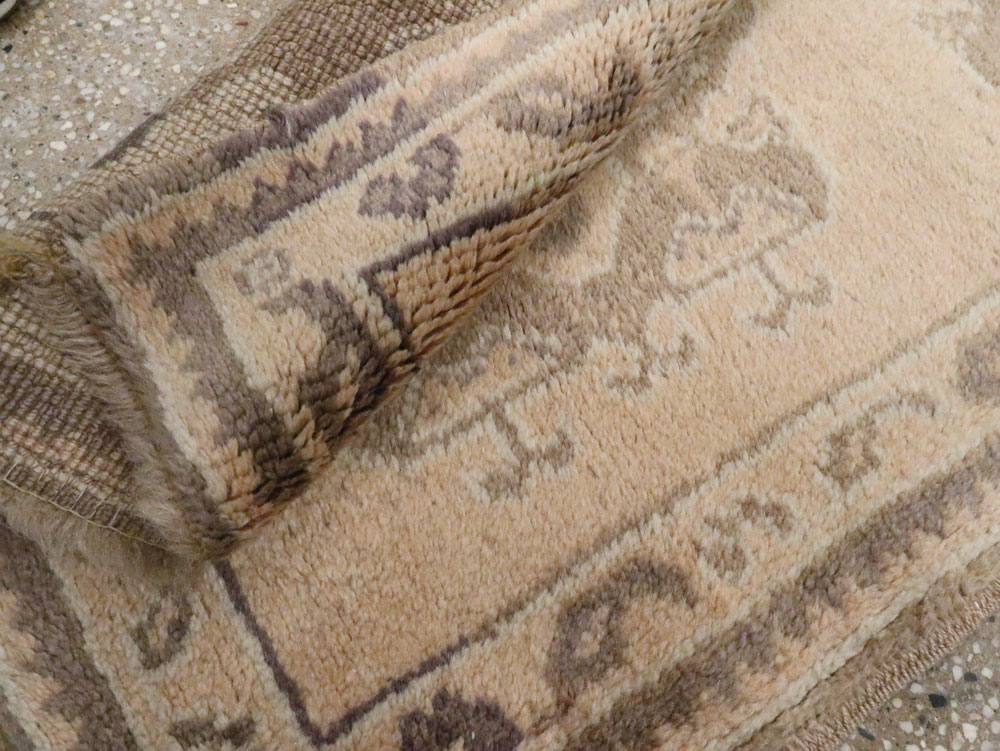 Vintage Turkish Oushak Runner, No.17330 - Galerie Shabab